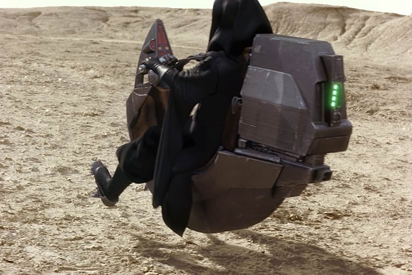 Ray Park and Peter Serafinowicz in Star Wars: Episode I - The Phantom Menace (1999)