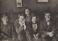 De Tsjechovs in Melichovo: Masja, Anton, Vanja, Aleksandra Ljosova, Misja en Aleksandr Smagin, 25 maart 1892[19]