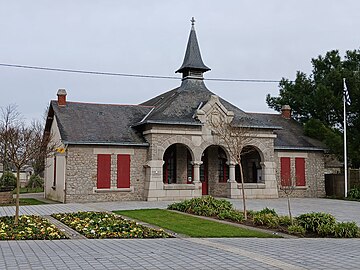 Mairie d'Escoublac et bureau de poste.