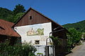 Bauernhaus mit Gemälde der Kapelle im Zentrum von Rohr