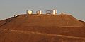 Vue du sommet du Cerro Paranal avec les quatre coupoles