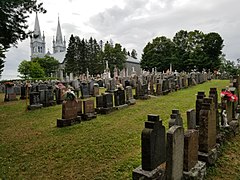 Vue de la section Nord du cimetière d'en haut de Sainte-Thècle.