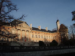 El castillo de Chambéry, sede del gobierno, recibió una nueva fachada, grandiosa, después de la anexión.