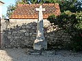 Croix près de l'église