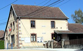 The town hall and school in Le Vernoy