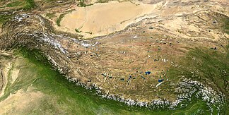 Da Himalaya hand de weißn Kettn wo ma siadle vom Tibetanischn Hochland segt (zammgsetzte Satellitnbuidl)