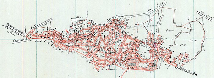 Mapa de Cúllar en 1931. El trazado urbano antes del boom demográfico que lo modificará entre 1930 y 1970. Pueden observarse importantes hitos como el perfil del ANTIGUO CEMENTERIO, muy similar al Castillo de Cúllar que se levantaba precisamente allí con anterioridad al menos desde época almohade.