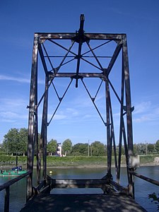 Quai de chargement des bouées pour le baliseur, face à la DDE maritime.