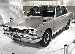 Facelift Nissan Skyline 2000 GT-X berline (KGC10)