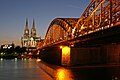 Hohenzollernbrücke med katedralen i bakgrunnen.